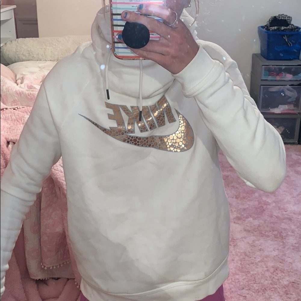 nike sweatshirt